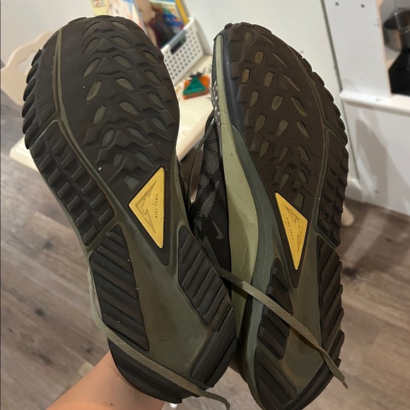 Nike Trail Shoe in Olive and Charcoal - Picture 2 of 2